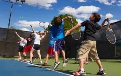 Спортивная секция по большому теннису для детей.