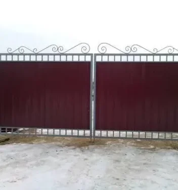 Распашные ворота для загородного дома или дачи