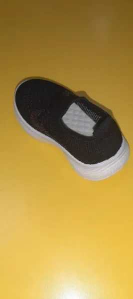 Кроссовки черные