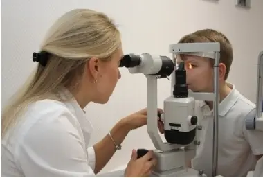Проверка зрения. Подбор очков и контактных линз для детей.