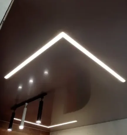 Монтаж световых линий на натяжных потолках
