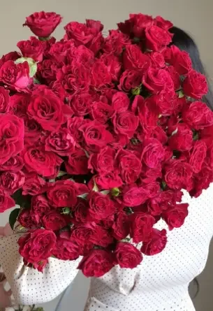 Кустовая Роза – необычайно красивый и нежный цветок с приятным ароматом.