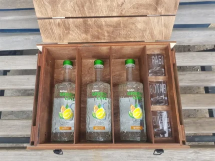 Купюрница с логотипом компании. Любые размеры, различные варианты исполнения, большой выбор цветов масел для покраски. 