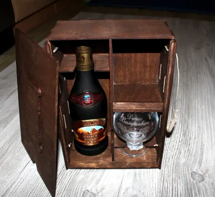 Фото для Подарочная коробка под коньяк с бокалом