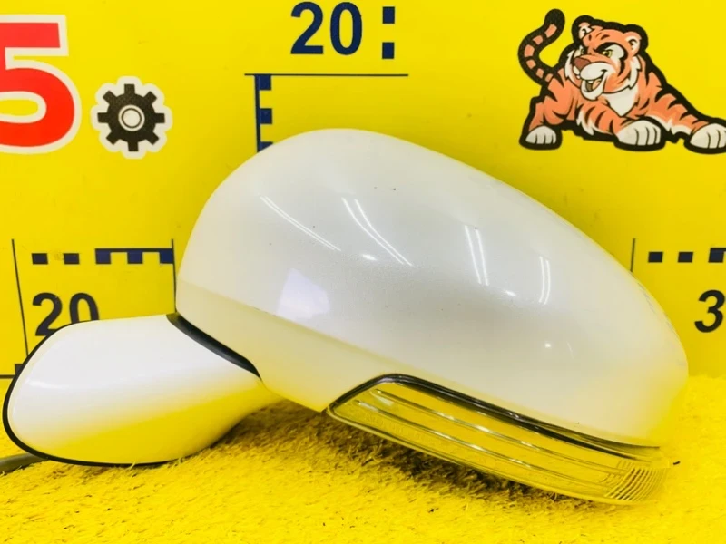Фото для Уши TOYOTA WISH ZGE20W 2ZRFAE 2015/Цвет 070 перед. лев. (б/у)