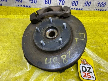 Фото для Ступица TOYOTA VOXY/NOAH/IPSUM/ISIS/ESQUIRE/PICNIC/AVENSIS ZWR80/ZWR80W/ZRR80W/ZRR80G 2ZRFXE 2015 перед. лев. (б/у)