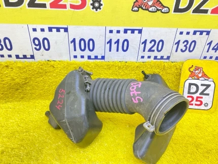 Фото для Патрубок воздушного фильтра TOYOTA LAND CRUISER PRADO VZJ120W 5VZFE 2003/Цвет 587 перед. (б/у)