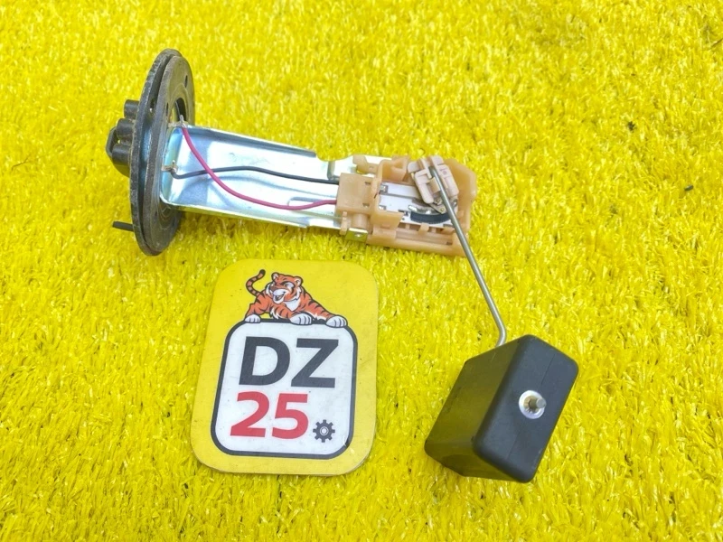 Фото для Датчик уровня топлива TOYOTA WISH ZGE25W 2ZRFAE 2012/Цвет 070 задн. (б/у)