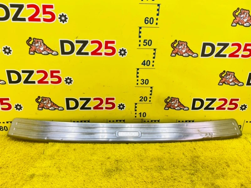 Фото для Накладка на бампер TOYOTA LAND CRUISER PRADO VZJ120W 5VZFE 2004/Цвет 070 задн. (б/у)