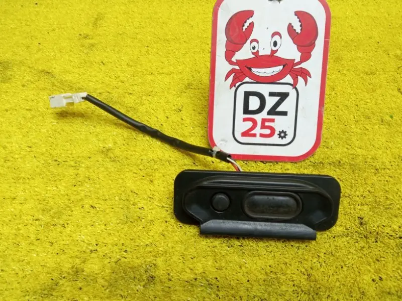 Кнопка открывания багажника Honda Cr-Z ZF1/ZF2 LEA 2010 задн.