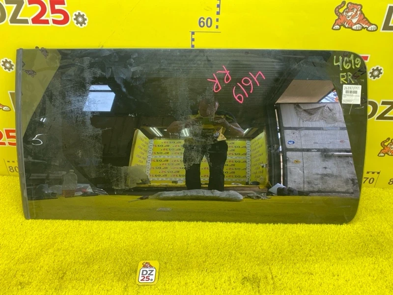 Фото для Стекло двери HYUNDAI GRAND STAREX/H1 TQ D4CB 2007/Цвет KM задн. прав. (б/у)