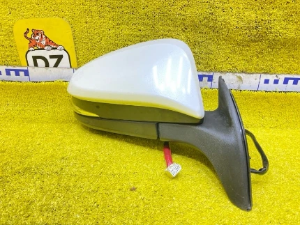 Фото для Уши TOYOTA NOAH/VOXY/ESQUIRE ZRR80G/ZRR80W/ZRR80/ZRR85G/ZRR85W/ZRR85/ZWR80/ZWR80G/ZWR80W 2ZRFXE 2014/Цвет 070 перед. прав. (б/у)