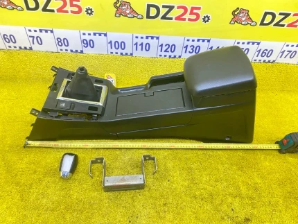 Фото для Бардачок между сиденьями SUZUKI ESCUDO TA74W/TD54W/TD94W/TDA4W/TDB4W M16A 2006/Цвет Z2S перед. (б/у)