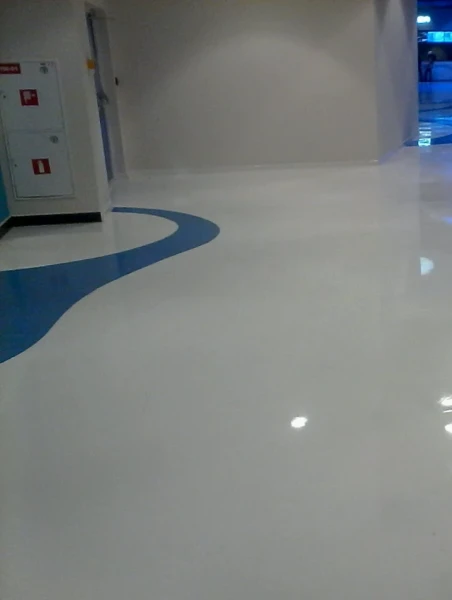 Монтаж наливных полимерных полов: Полиуретановый наливной пол для опасного производства