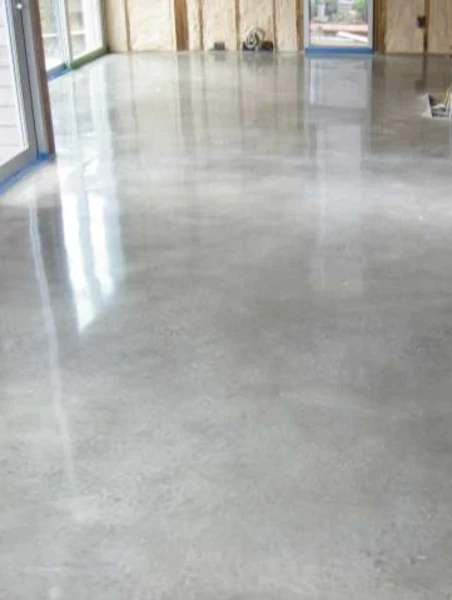 Фото для Монтаж наливных полимерных полов: Полимерцементный наливной пол для производств и помещений