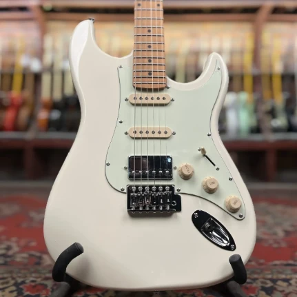 Фото для Электрогитара DeMarco DMSEST600 Stratocaster HSS White, DeMarco (ДеМарко)