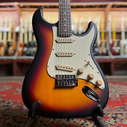 Фото для Электрогитара DeMarco DMSEST202 Stratocaster SSS Sunburst, DeMarco (ДеМарко)