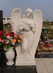 Фото для Мемориальная скульптура "Ангел с цветами"